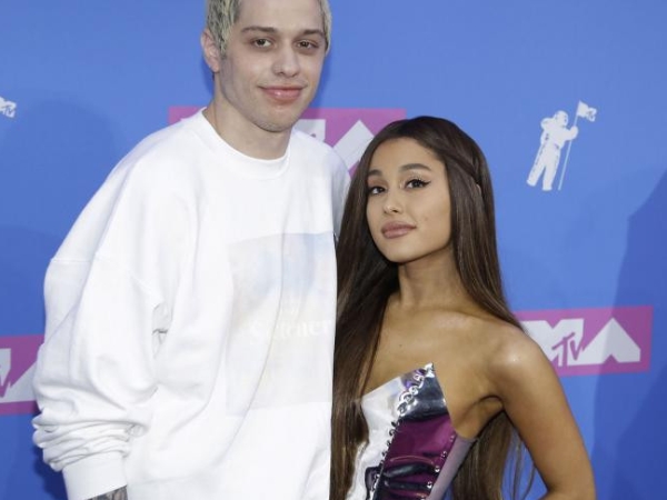 Ariana Grande 親口憶述未婚夫求婚的情節，竟然是這麼「非傳統」！