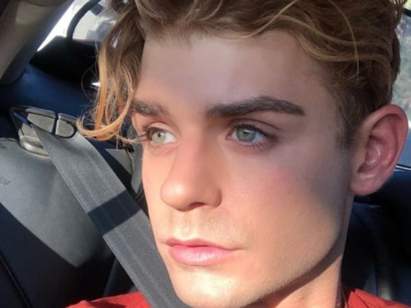 小版柴克艾弗隆！迪士尼帥哥演員 Garrett Clayton 公開出櫃　穩定交往男友曝光！
