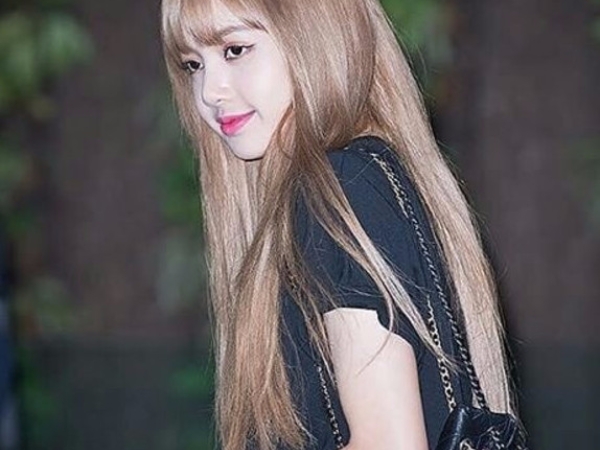 最夯K-POP 女團！BLACKPINK  Lisa 「雨濕褲」 「老爸鞋」機場秀小蠻腰！