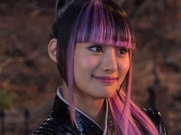 又一部爛番茄滿分！《死侍2》雪緒上演日版《救救菜英文》　《喔！露西》演出超萌咖啡廳女僕！