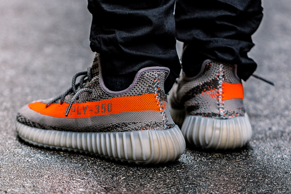 越來越高調,肯爺開心宣布全新 Yeezy boost 350 兩種配色整雙都有夜光加持!