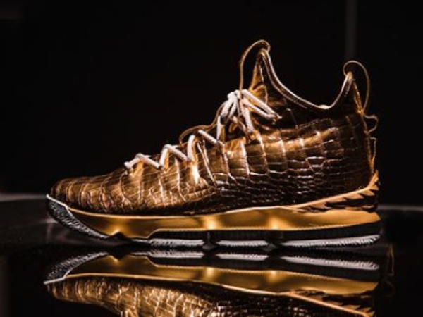 皇帝才能駕馭的鞋款！Nike LeBron 15「鍍金鑲鑽」版本釋出　要價竟高達 300 萬台幣！