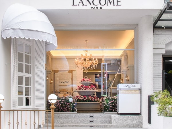 想被「萬朵玫瑰包圍」免搭機奔國外！ LANCOME 「玫瑰園」完美重現精緻華美法式氛圍