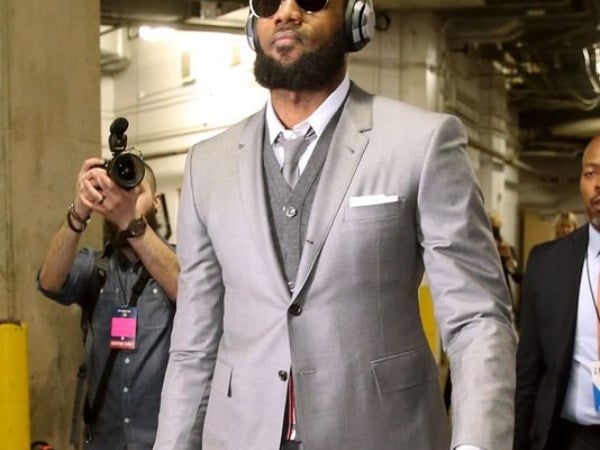 潮流界的皇帝！NBA 巨星 LeBron James 榮獲紐約時裝週「最佳流行指標」獎項