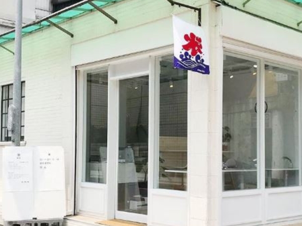 光看這間店的外觀，就瞬間對小丸子的回憶湧現！