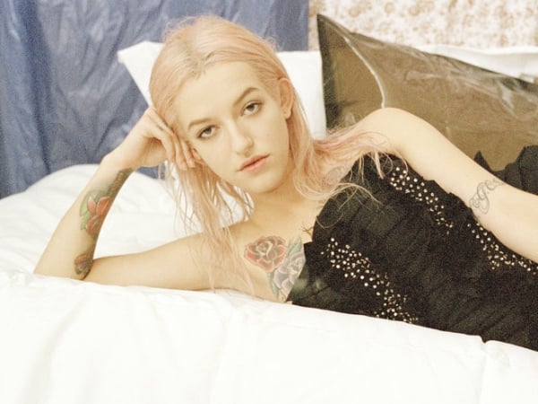 異色的荊棘之花-明日之星Bria Vinaite