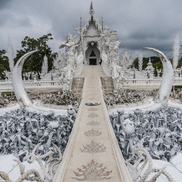 泰國令人震懾的知名景點「白龍寺」　直觀藝術家想像中的煉獄場景！