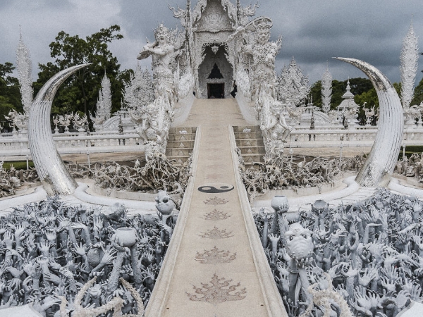 泰國令人震懾的知名景點「白龍寺」　直觀藝術家想像中的煉獄場景！