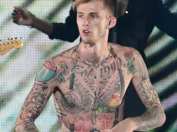 MGK 被挖出以前根本是超級姆迷　曾害羞說「我喜歡阿姆到不敢去聽他的新專輯」！