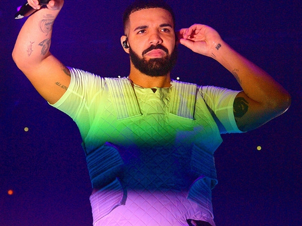 〔嘻哈老砲兒 〕世紀大和解：Drake 和 Meek Mill 事隔三年首度同台表演！ 網友：Gods Plan！