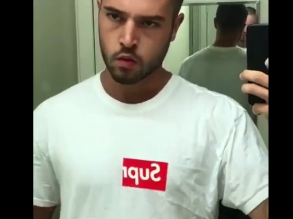 買不起 SUPRME x CDG Tee 怎麼辦？天才網友：「搶什麼搶 自己做一件比較快啊 笨蛋」