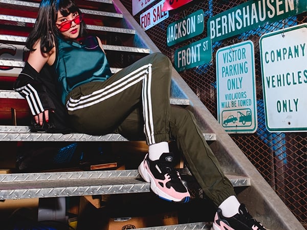 《迷惘美》拒絕迷惘!李優大膽挑戰 90 復古穿搭,adidas Originals Falcon 潮流氣勢全開!