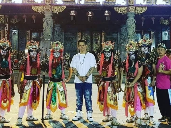 〔嘻哈老砲兒〕廟會究竟是擾民？還是對信仰的虔誠？聽完大支最新單曲《廟會》或許會有答案