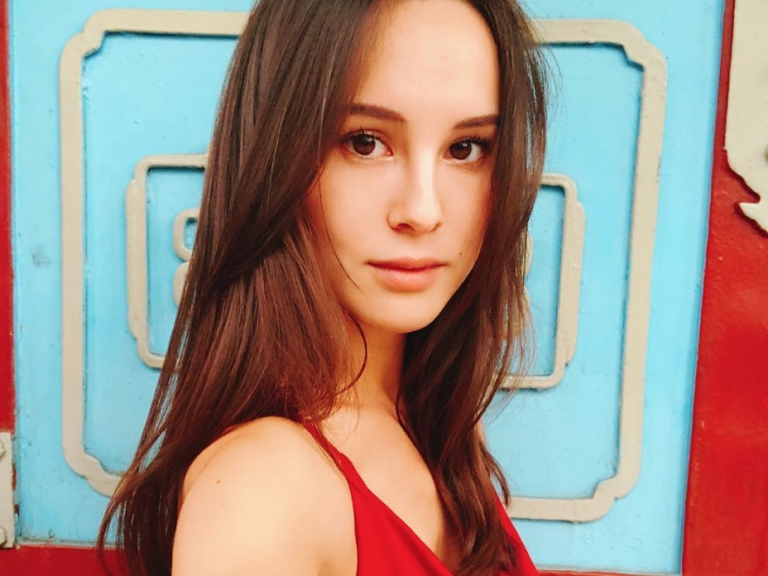 是高雄的鄉親！勇奪《亞洲超模生死鬥》冠軍、精通 4 國語言　白彌兒 IG 秀中文超親切！
