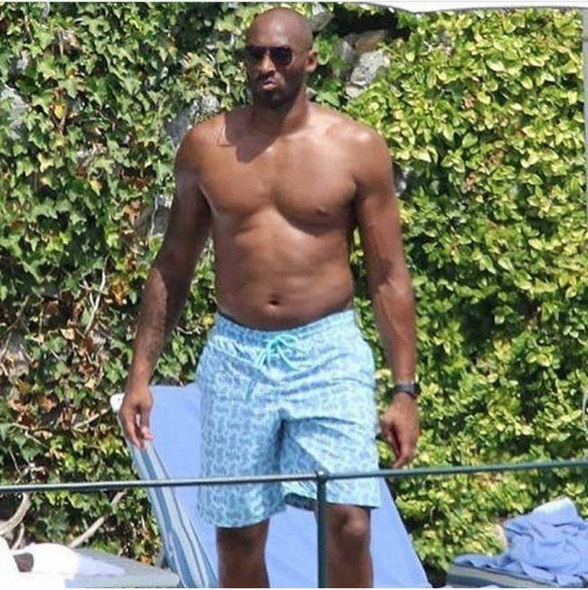 退休後還有曼巴精神嗎？KOBE ：「起初確實鬆懈了，但現在每天清晨 4 點孩子們都跟著我一起鍛鍊！」