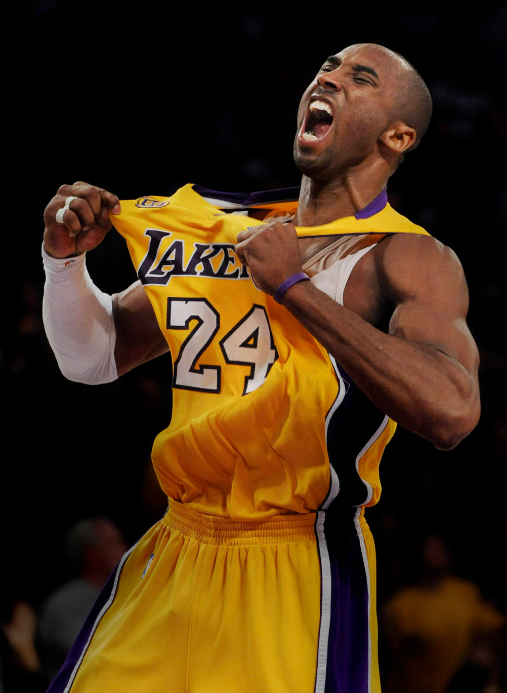 退休後還有曼巴精神嗎？KOBE ：「起初確實鬆懈了，但現在每天清晨 4 點孩子們都跟著我一起鍛鍊！」