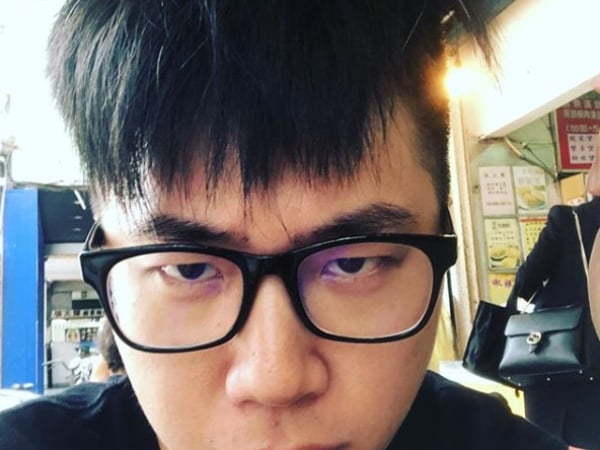 視覺上的衝擊！「菜喳」自曝六年前8+9黑歷史　網驚呼：越看越像鄧佳華