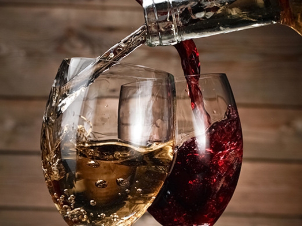 下班後到藝文餐酒沙龍來一杯!今晚我與「常寓」有約