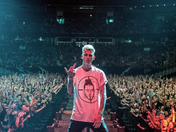 MGK 於演唱會中大膽譏諷 Eminem「你站不起來了」更怒嗆：Fuck Marshall Mathers！