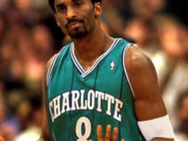 向NBA歷史上最糟糕的交易致敬？明年復刻的 KOBE 4 將採用選用黃蜂隊配色