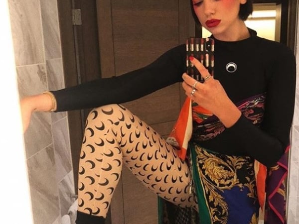 Dua Lipa 台北演唱會〈New Rules〉大合唱畫句點！離台前不忘觀光客行程「狂拍迪化街景」
