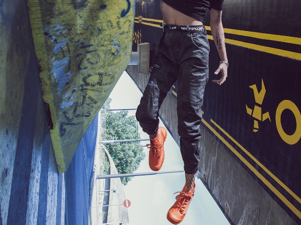 #DARETHECITY ！PALLADIUM 推出全新 AMPHIBIAN 系列軍靴翻轉角度拍攝 Lookbook 挑戰你的視覺感官！