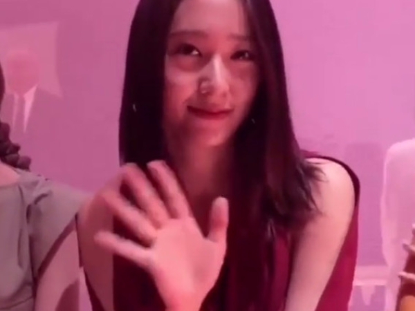 潔西卡姐姐視角！Krystal 「美艷無雙」出席米蘭時裝周，巧遇周嫂昆凌！