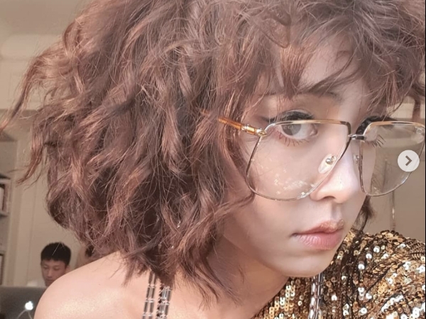 蔡依林復古造型出席 Gucci 法國時尚秀,與男神的這一張合照讓大家暴動了!