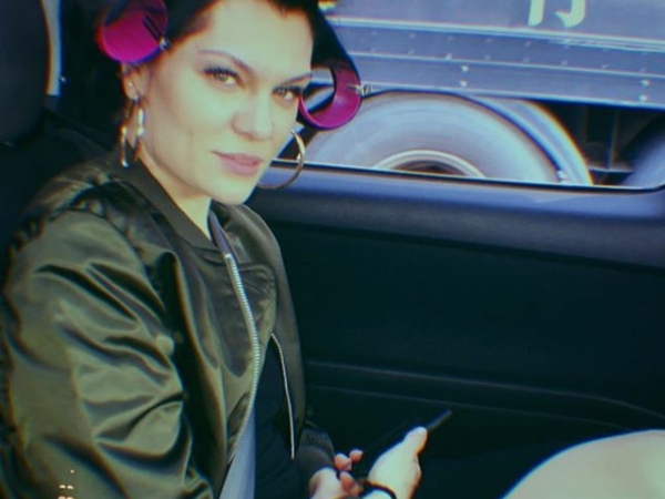 Jessie J 台北開唱超親和！演唱會現場大聊天、收粉絲禮物表示「超喜歡」
