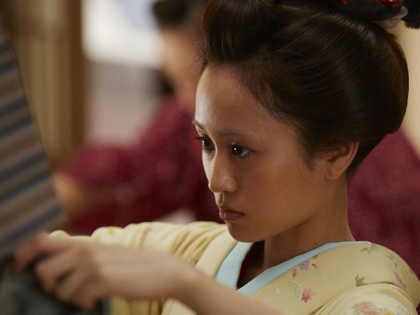 《陪睡大人》前田敦子演「抖S」火爆妻 床上主動出擊 「抓蚤武士」阿部寬演技爐火純青 連聲音都有戲