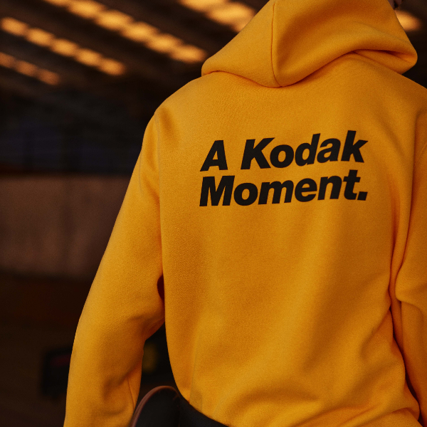 又一破天荒聯名！H&M X Kodak 重新詮釋懷舊滑板男孩 Look！