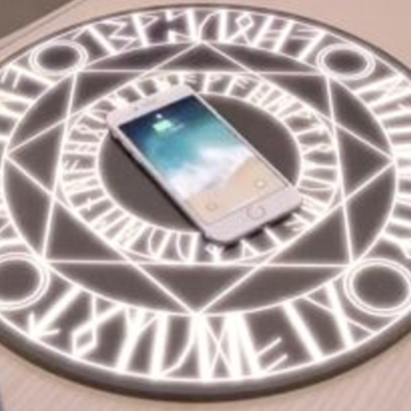 中二感卻又好帥氣！日本「魔法陣充電器」爆紅　網友：給你錢快讓我買！