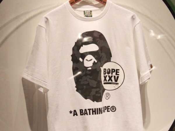 首度與 F1 聯名！看完這次 25 週年紀念展，下回你絕對不會想錯過 BAPE 的任何活動