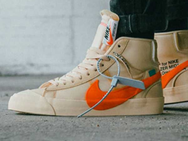 潮人才會發現的彩蛋！你有看見「這部鬼片」的鬼腳下穿的是 OFF-WHITE x NIKE 嗎？