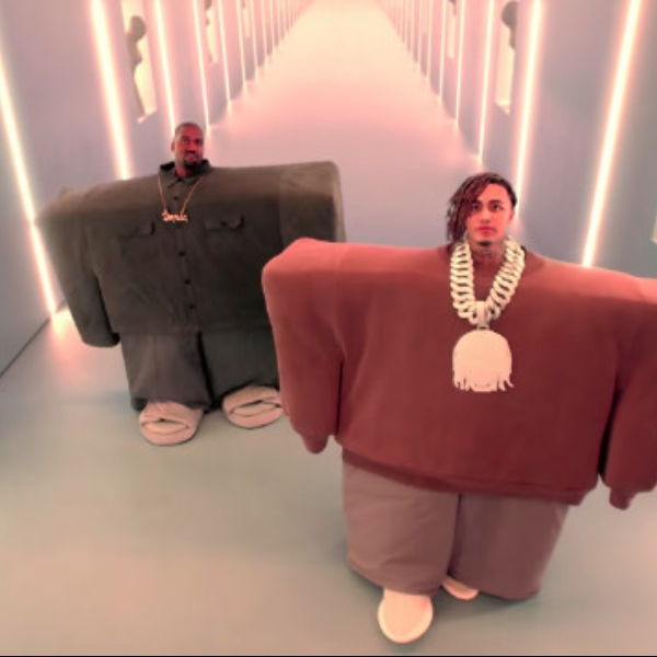 你會買單嗎？Kanye West〈 I Love It 〉穿的「超巨大方形套裝」在 Yeezy Supply 突擊上架！