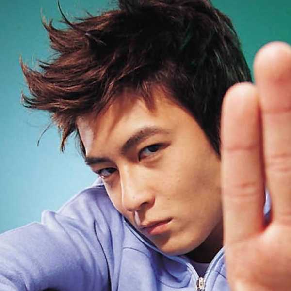 嘟嘴、賣萌！陳冠希美顏過度大頭貼曝光　網驚：「還我壞壞的 EDC！」