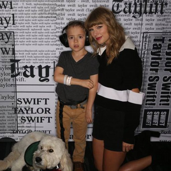 泰勒絲心地善良，協助 8 歲自閉症小粉絲取得愛心服務犬陪伴！