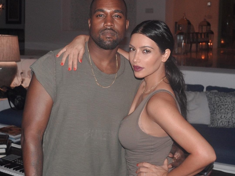 寵妻魔人肯爺無極限！繼送螢光黃賓士後，再度送 YEEZY 股份給老婆金卡戴珊 ！網友：肯爺絕對是當代最佳好男人無誤