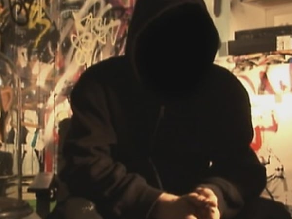 蘇富比拍賣會 Banksy 作品創下超高天價，得標瞬間畫作居然立馬被碎紙！