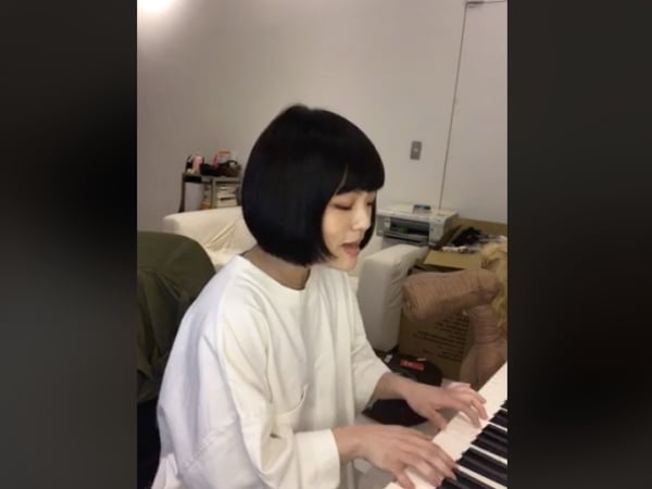 徐佳瑩開直播唱《延禧》主題曲 神融合《紅豆》 網友：耳朵懷孕了！