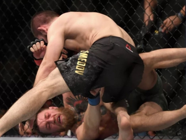 UFC 大亂鬥持續延燒！觀眾拍下關鍵視頻　原來率先出拳是 Conor Mcgregor