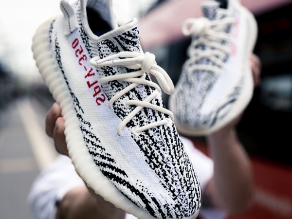 YEEZY BOOST 「斑馬」又要補貨啦！本周你不能錯過的話題鞋款 Top 6