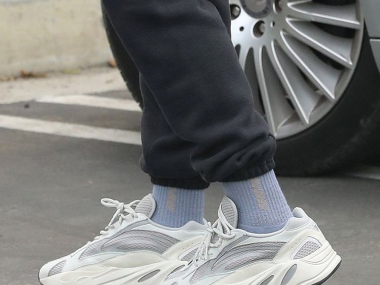 搶先瀏覽! adidas 「YEEZY 700 V2 」的鞋面設計原來暗藏玄機