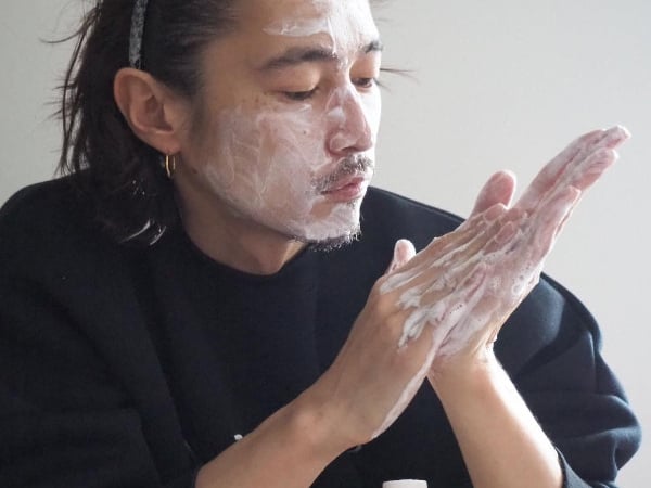 不只網帥狂讚，就連男神窪塚洋介也超愛用！原來這一袋袋產品是「油痘肌剋心」