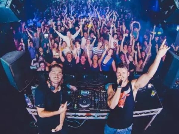 明晚去哪HIGH｜台灣生日快樂！澳洲天團Rave Radio國慶連假爽炸台中