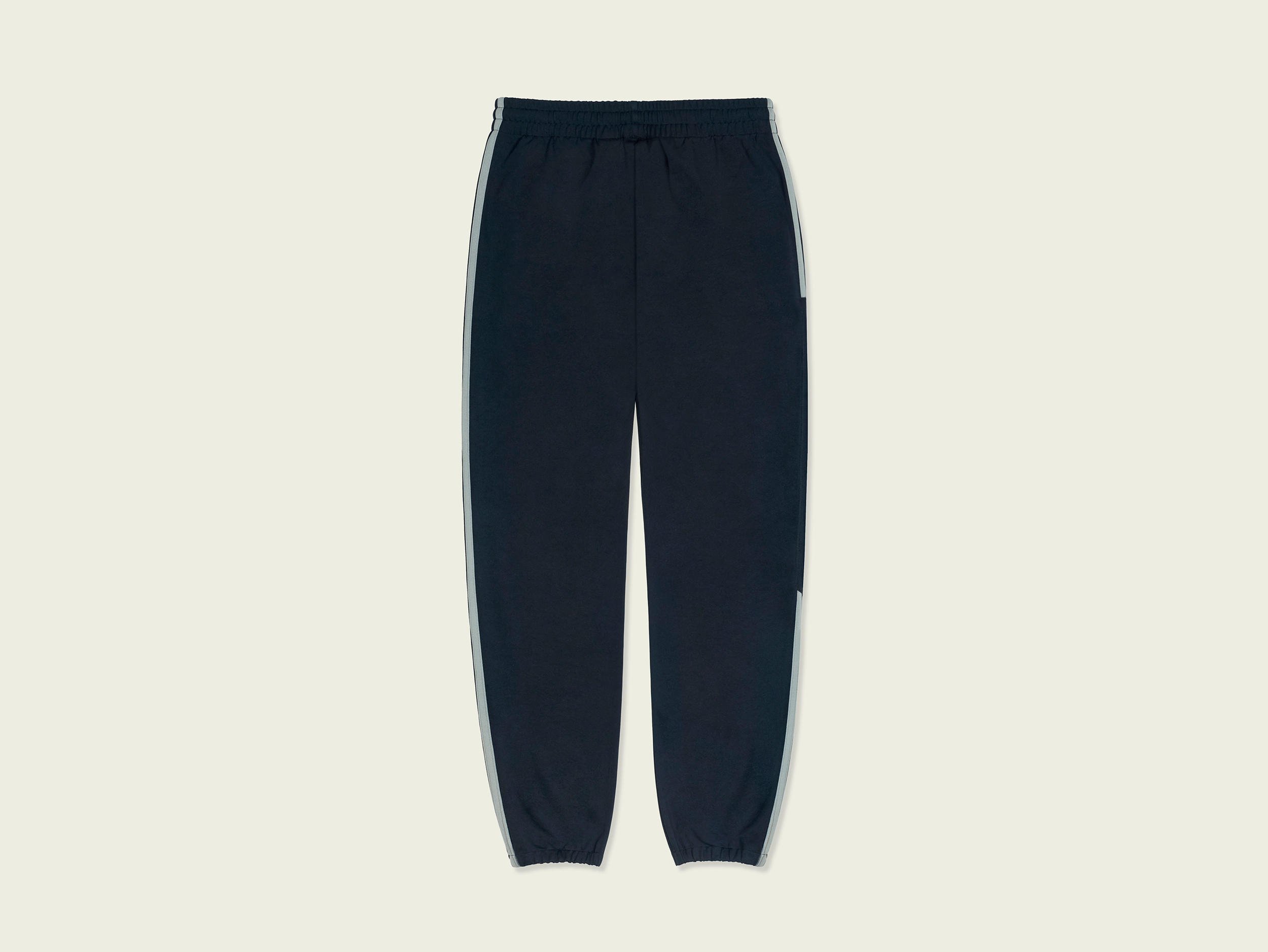 想要「肯爺同款」 CALABASAS TRACK PANT 新配色 ？甭找代購，因為台灣也買得到！