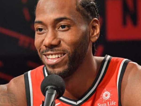 這樣有比較「可愛」？Kawhi Leonard 到暴龍後性格大變　隊友：他超多話還會主動搭訕！