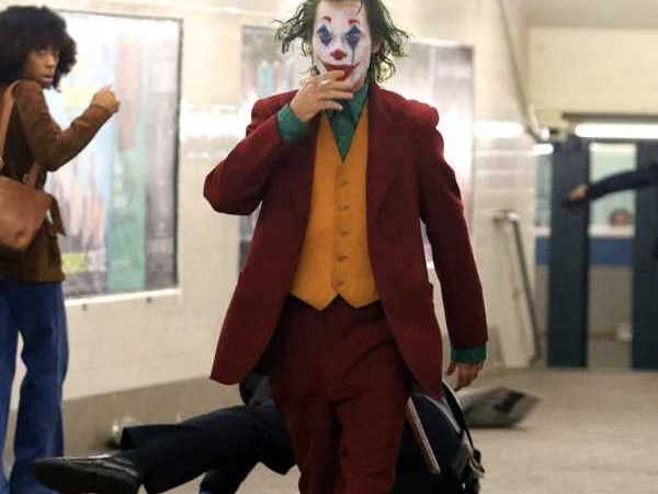《Joker》最新花絮影片流出，看來邪惡程度不輸以往啊！