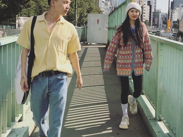 泫雅 IG 公開與 E'Dawn 甜笑曬愛遊日!網友:是不想當 idol?