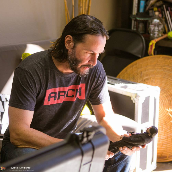 《捍衛任務》推出公仔，殺神基努李維親自代言！